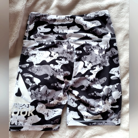Women's Reebok Camo Biker Shorts ( Size: S ) - Picture 3 of 6